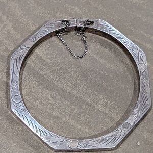 Elegant Silver Floral Bangle Bracelet